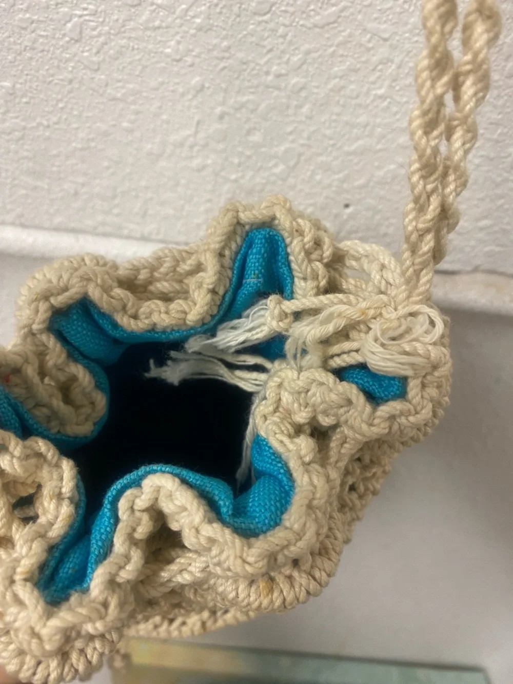 Vintage 70s -Handmade Macramé Fringe Crossbody Bag in Cream, aqua lining